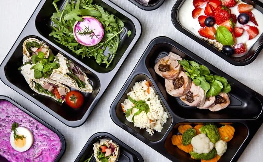 Zdjęcie Ile naprawdę kosztuje catering dietetyczny na miesiąc? Sprawdź ceny i oszczędzaj!