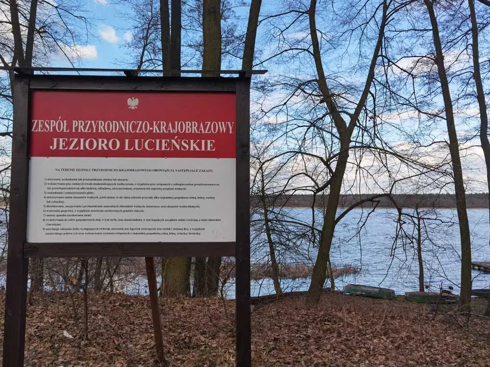 Zdjęcie Jezioro Lucieńskie: idealne miejsce na relaks i wędkarstwo w naturze