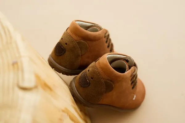 Zdjęcie Jakie buty dla dziecka które uczy się chodzić, aby uniknąć błędów