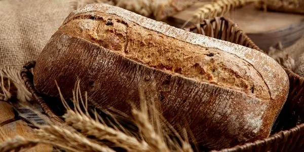 Zdjęcie Ile kcal ma chleb pełnoziarnisty? Poznaj jego kaloryczność i zalety