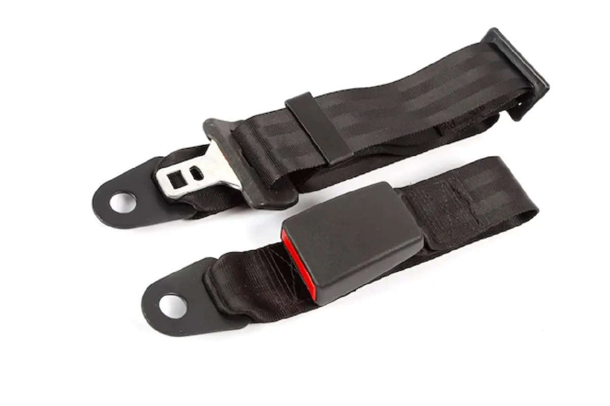 Zdjęcie Jak prać pasy bezpieczeństwa, aby uniknąć ich uszkodzenia i zabrudzeń