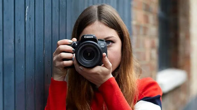 Zdjęcie Najlepsze lustrzanki z ruchomym ekranem - wybierz idealny model dla siebie