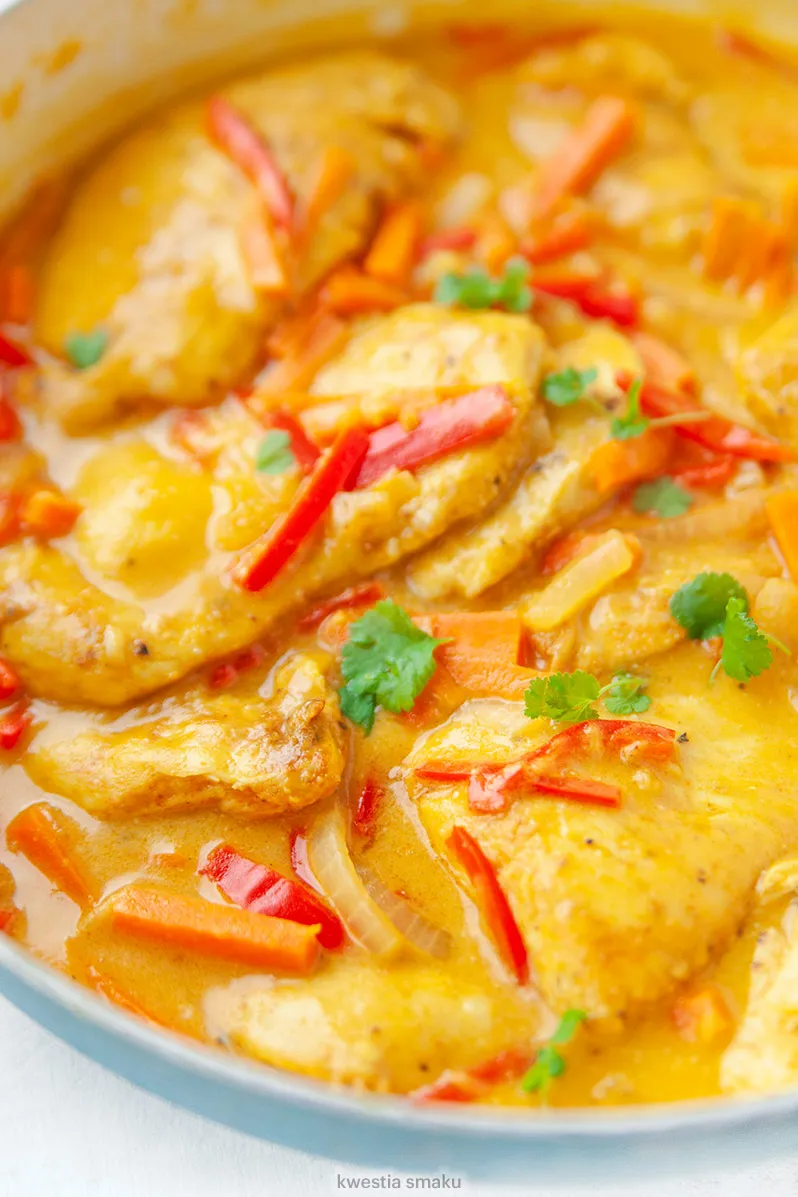 Zdjęcie Jak zrobić pyszny sos curry z kurczakiem – prosty przepis krok po kroku