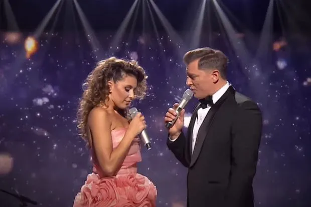 Zdjęcie Z kim jest Rafał Brzozowski? Poznaj szczegóły jego związku z Malwiną Kusior.