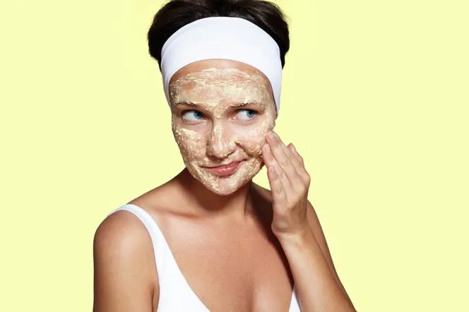 Zdjęcie Jaki peeling do cery trądzikowej? Odkryj łagodne rozwiązania dla skóry