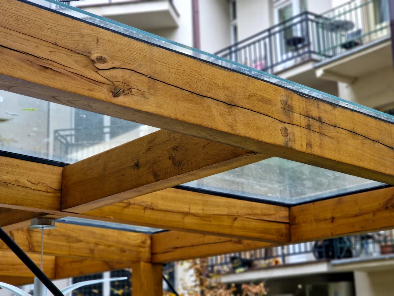 Zdjęcie Jak zamontować pergolę na balkonie - uniknij najczęstszych błędów