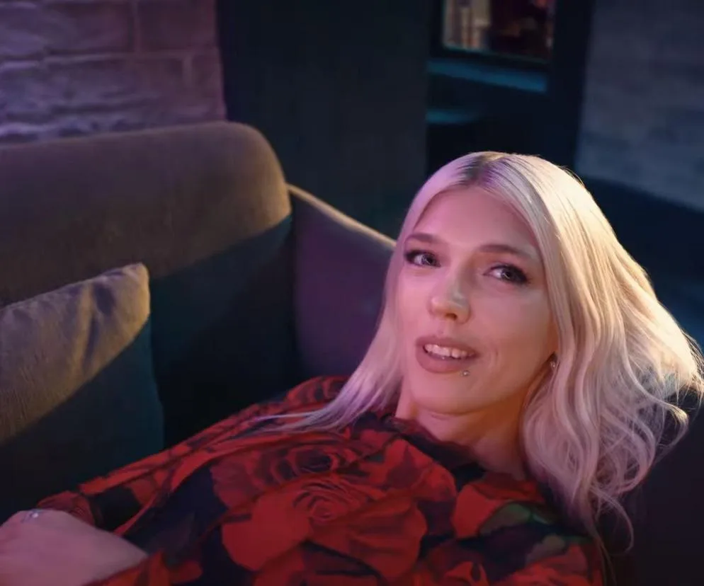 Zdjęcie Kto śpiewa w najnowszej reklamie Play? Zobacz gwiazdę za smartfonami