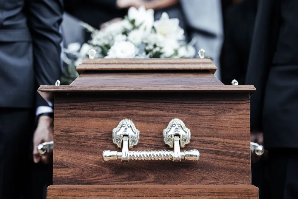 Zdjęcie Ile trwa pogrzeb na cmentarzu? Poznaj różnice w ceremoniach funeralnych