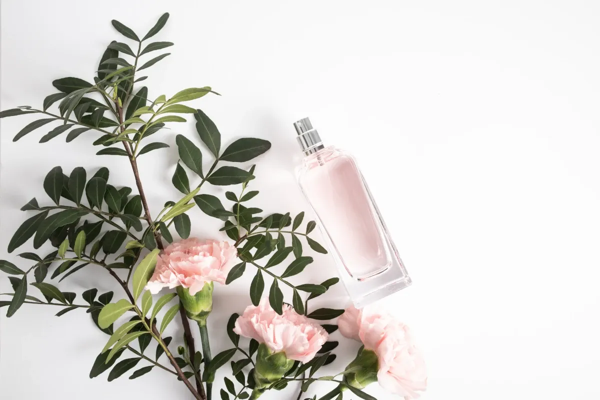 Zdjęcie Czym się różni woda perfumowana od toaletowej? Odkryj kluczowe różnice