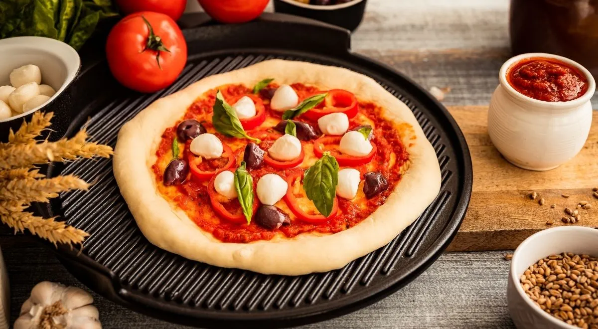 Zdjęcie Jak zrobić idealne ciasto na pizzę samemu w domu – prosty przepis i porady