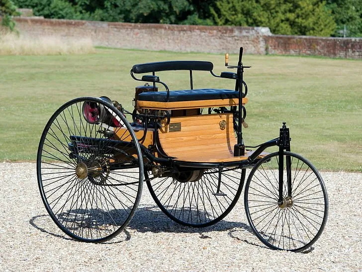 Zdjęcie Mercedes-Benz i Daimler-Benz: historia, różnice i ewolucja marek