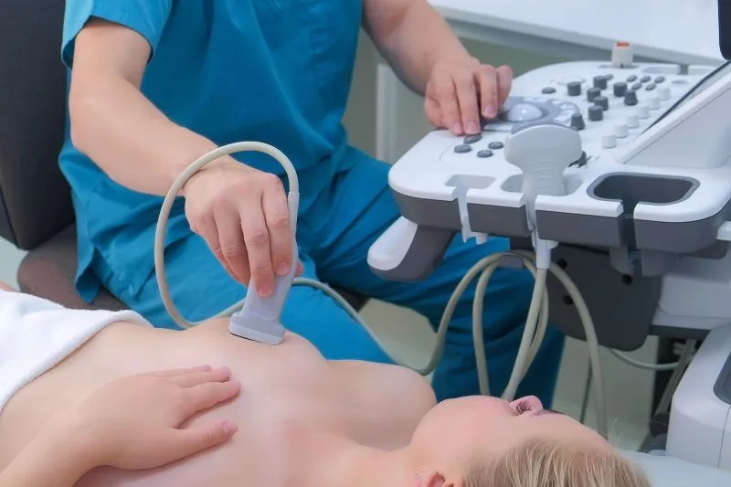 Zdjęcie Jak wygląda USG piersi? Co musisz wiedzieć przed badaniem?