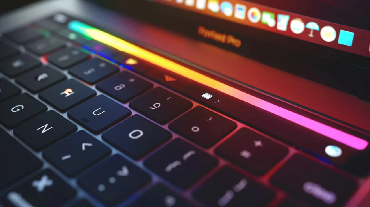 Zdjęcie Jak sprawdzić liczbę cykli ładowania baterii w MacBooku? Nasz poradnik