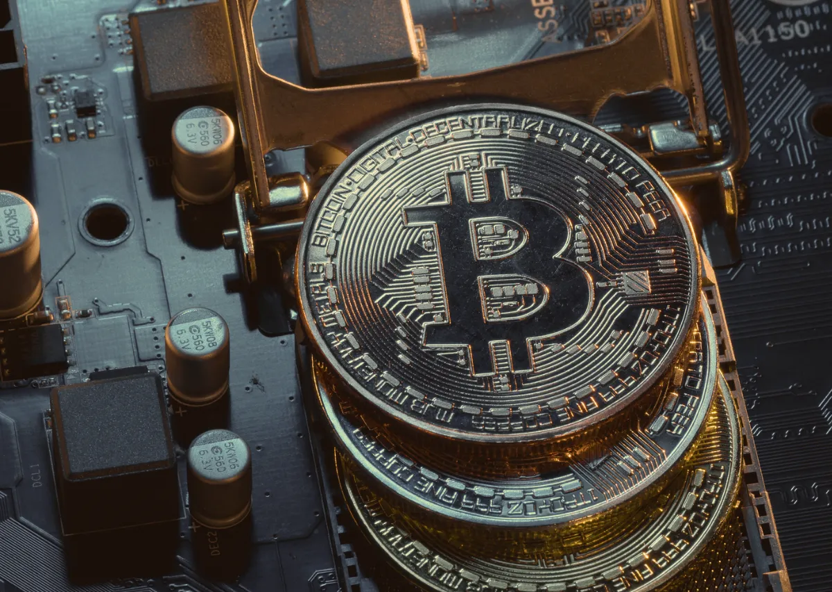 Zdjęcie Ile można zarobić na koparkach Bitcoin? Mroczne sekrety opłacalności górnictwa kryptowalut