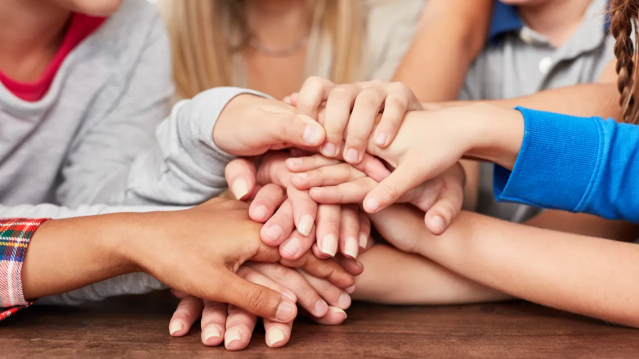Zdjęcie Zabawy integracyjne dla dzieci: 15 pomysłów na udaną zabawę