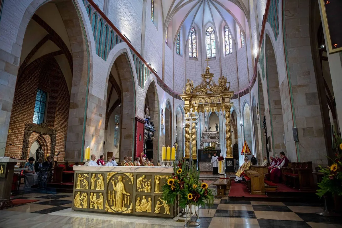 Zdjęcie Czy 15 sierpnia idzie się do kościoła? Obowiązek uczestnictwa w mszy