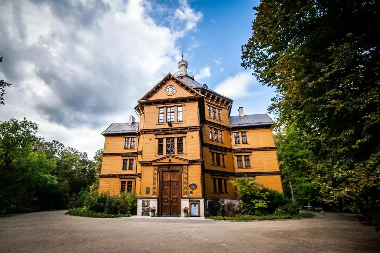 Zdjęcie Cennik noclegów w pałacu w Antoninie – poznaj ceny pokoi i oferty