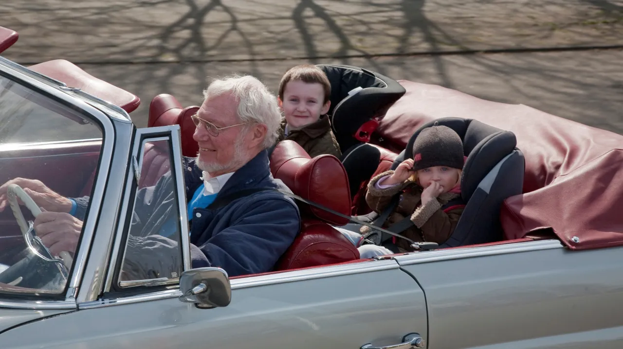 Zdjęcie Sichere Kindersitze mit 2 Punkt Sicherheitsgurt für Ihr Auto finden