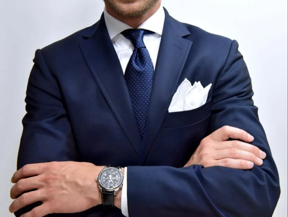 Zdjęcie Jaki krawat do granatowej koszuli: 5 klasycznych zasad doboru na każdą okazję