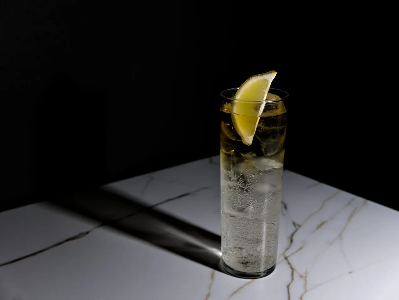 Zdjęcie Jak przygotować idealny drink highball - historia i warianty