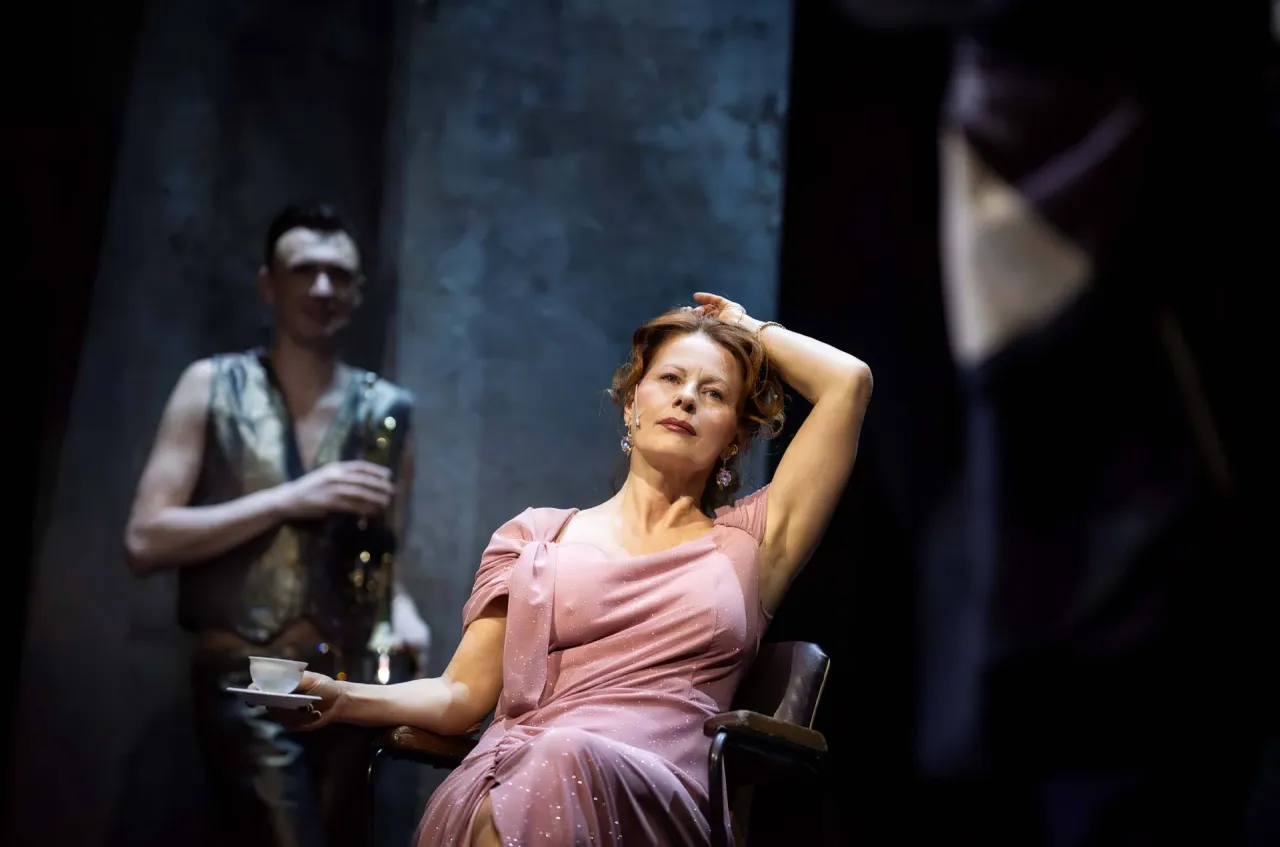 Zdjęcie Wiśniowy sad w teatrze: fascynujące inscenizacje i ich tajemnice