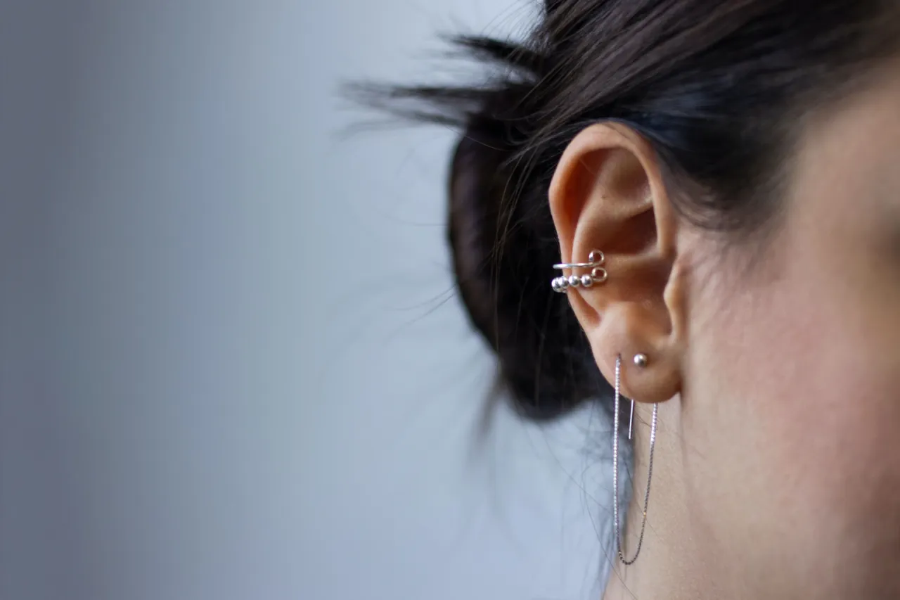 Zdjęcie Gdzie kupić kolczyki do piercingu? Sprawdź najlepsze miejsca i porady