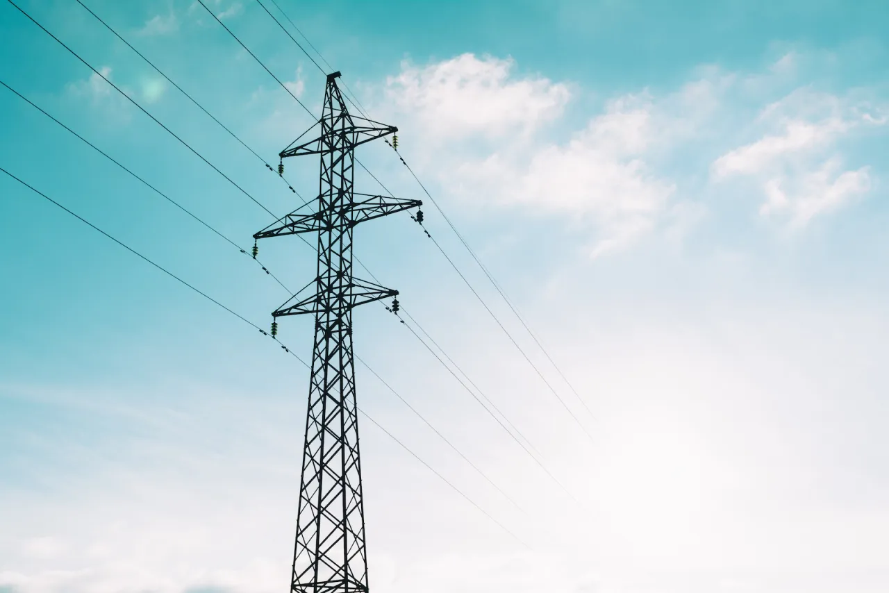 Zdjęcie Ile za słup energetyczny na działce? Sprawdź, jak uzyskać odszkodowanie