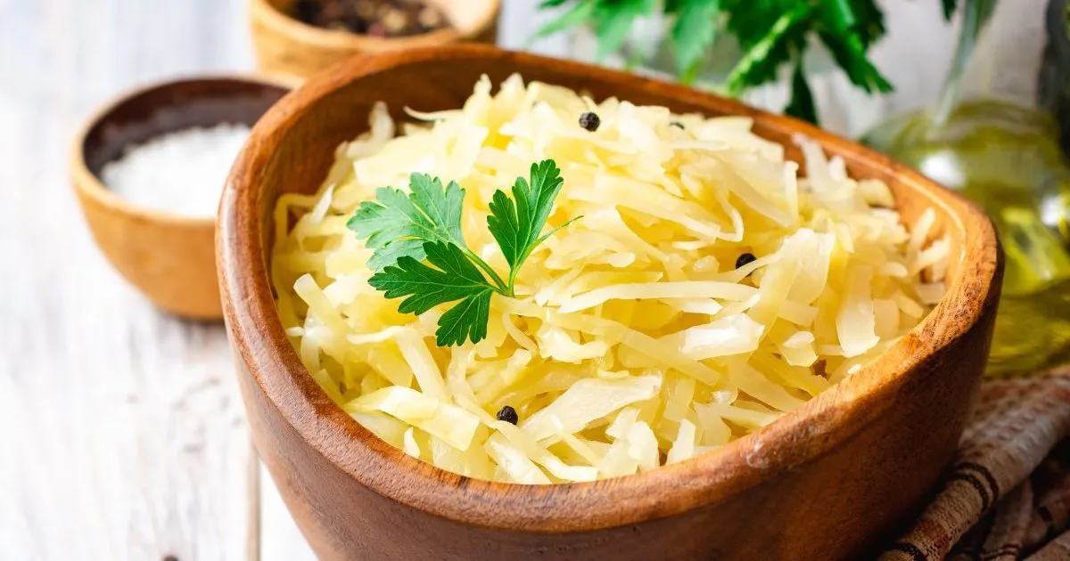 Zdjęcie Jak długo gotować kapustę kiszoną na bigos, aby była idealna?