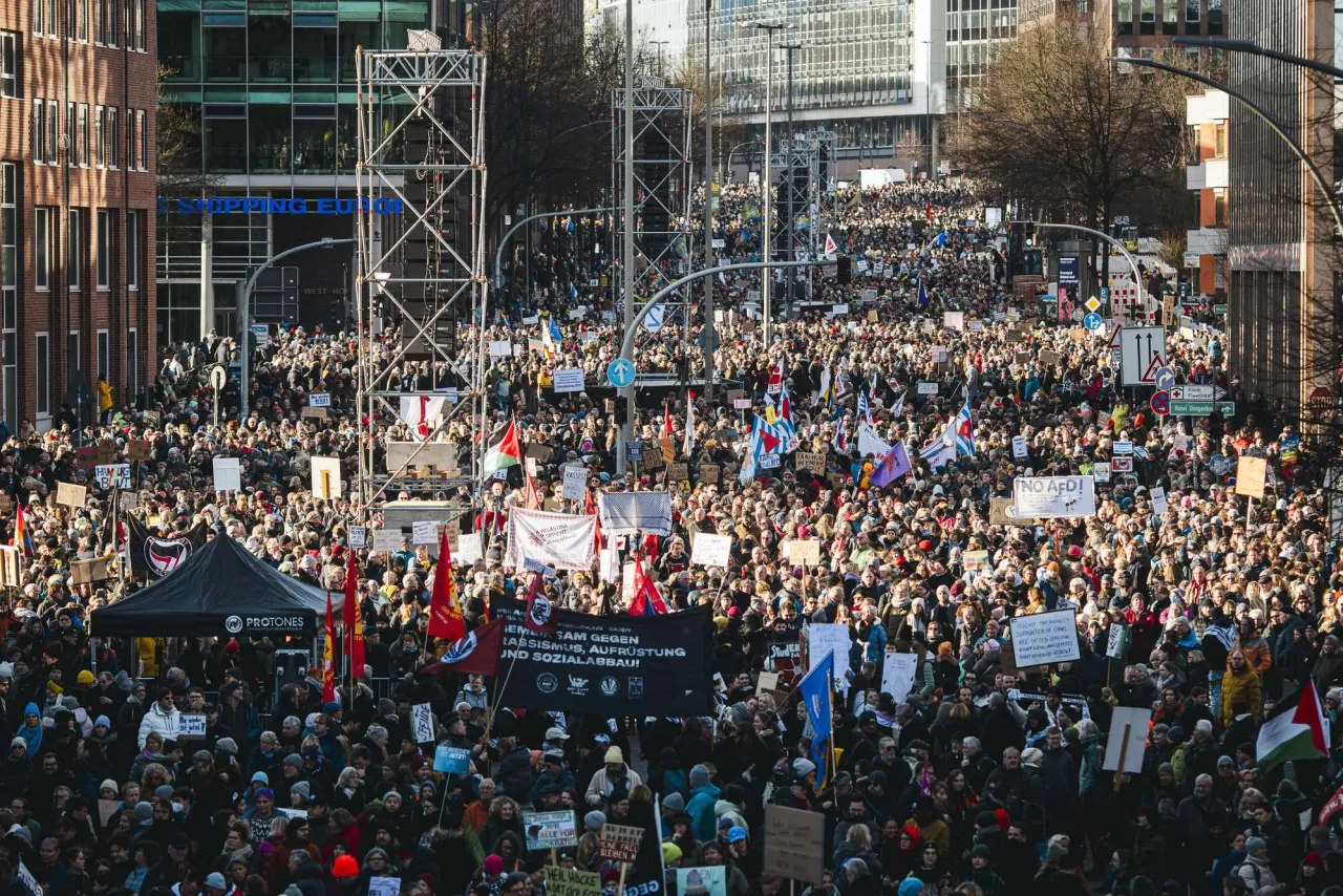 Zdjęcie Prawica co to? Zrozumienie ideologii i jej wpływu na społeczeństwo