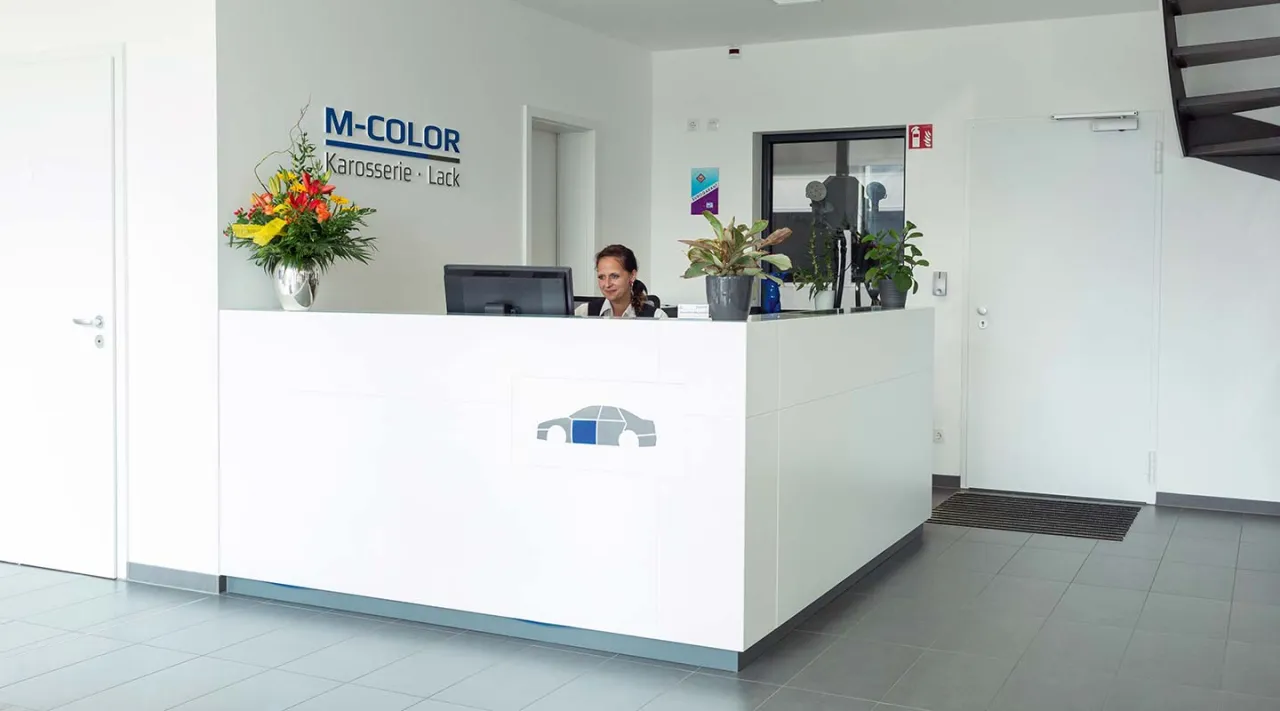 Zdjęcie M-Color Karosserie Lackiererei GmbH: Tesla-approved Werkstatt in Berlin