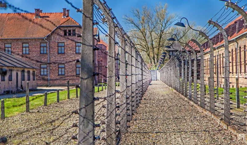 Zdjęcie Gdzie jest muzeum Auschwitz? Odkryj lokalizację i dojazd
