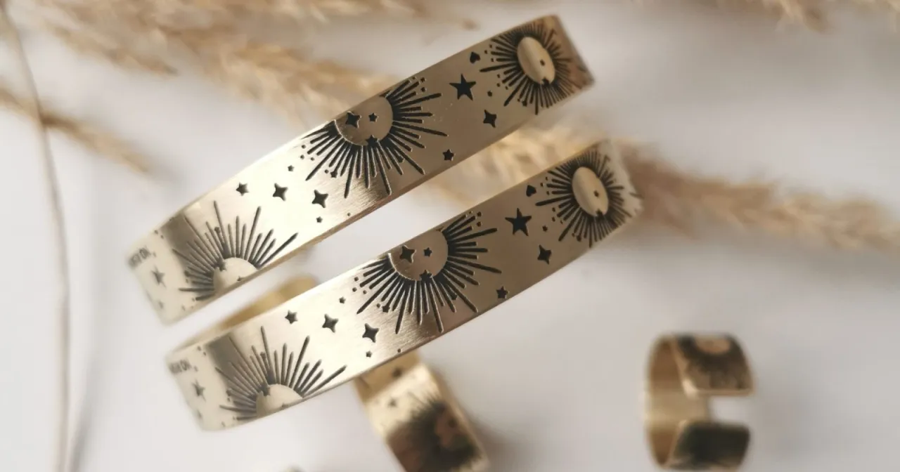 Zdjęcie Jak czyścić miedzianą biżuterię, aby uniknąć uszkodzeń i przebarwień