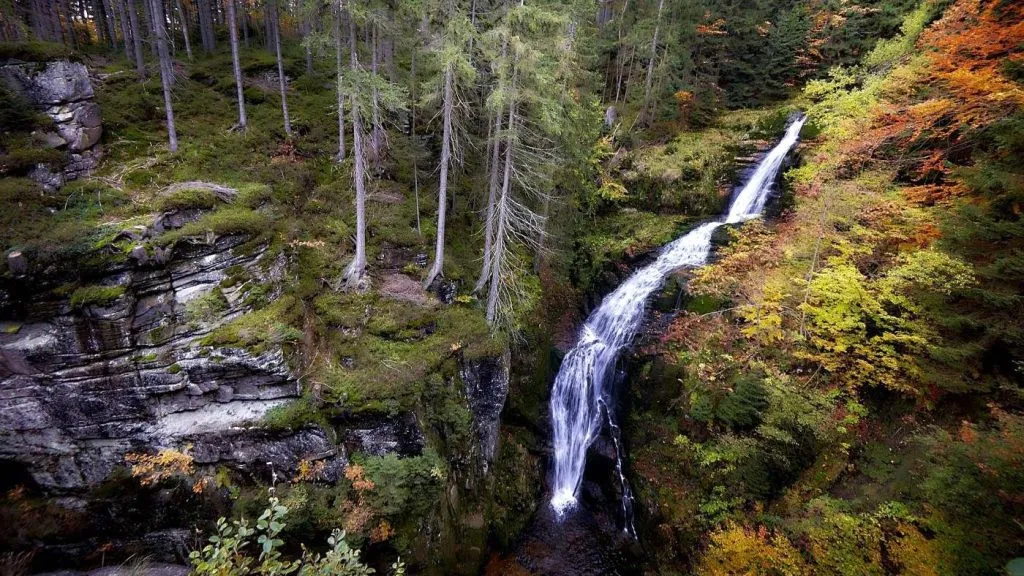 Zdjęcie Jak dojść do wodospadu Kamieńczyka w Sudetach: praktyczny poradnik 2024