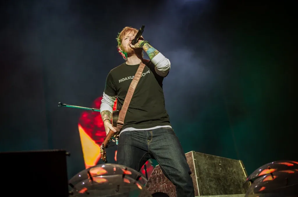 Zdjęcie Ile zarabia Ed Sheeran? Zaskakujące liczby jego dochodów muzycznych