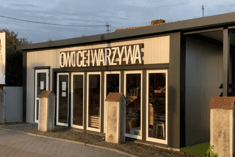 Zdjęcie Hale z gotowych elementów: Zalety i zastosowania w biznesie