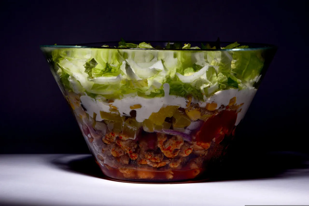 Zdjęcie Sałatka gyros ile może stać w lodówce? Sprawdź, by nie stracić!