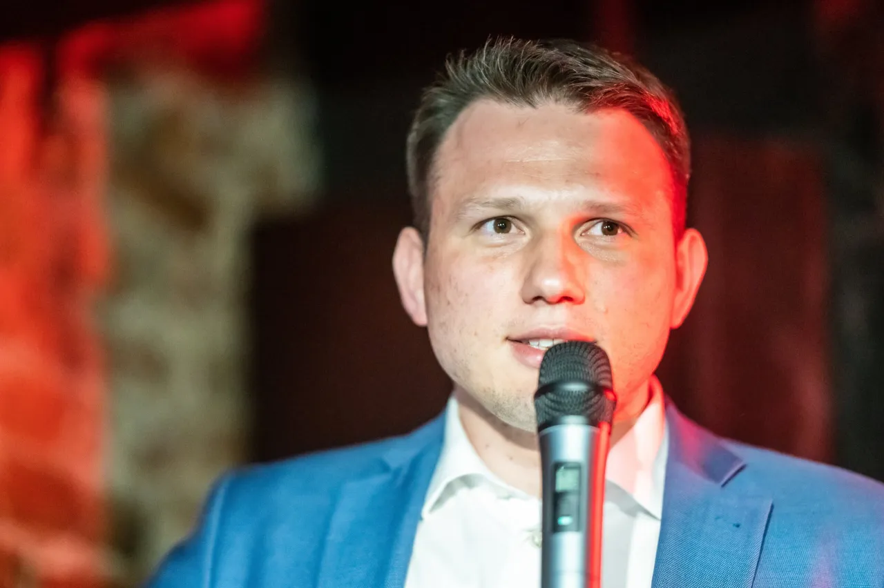 Zdjęcie Sławomir Mentzen w jakiej partii? Odkryj jego aktualną przynależność
