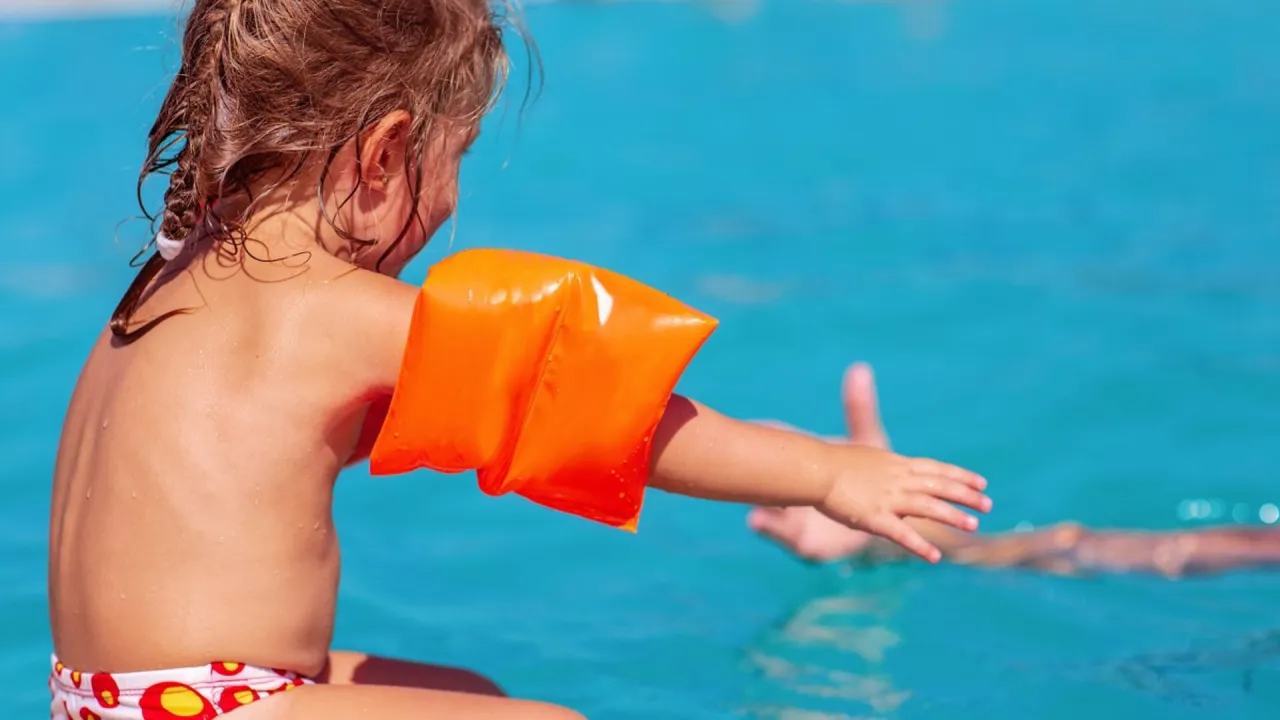 Zdjęcie Rękawki do pływania dla dzieci: Jak wybrać bezpieczne i wygodne?