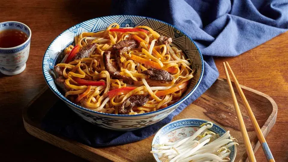 Zdjęcie Jak ugotować makaron chow mein - proste kroki do idealnej tekstury
