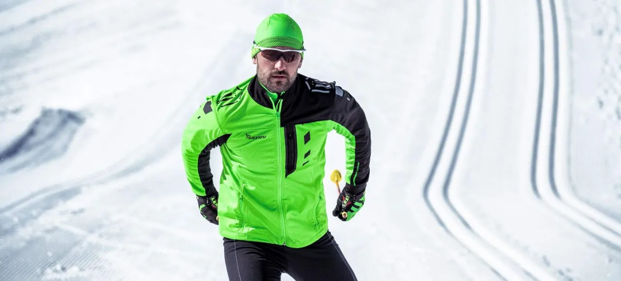 Zdjęcie Najlepsze kurtki na narty biegowe, które zapewnią komfort i ciepło