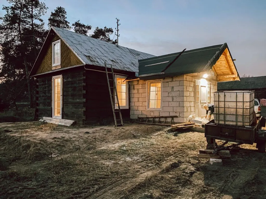 Zdjęcie Ile naprawdę kosztuje remont starego drewnianego domu? Sprawdź, jak uniknąć wysokich kosztów