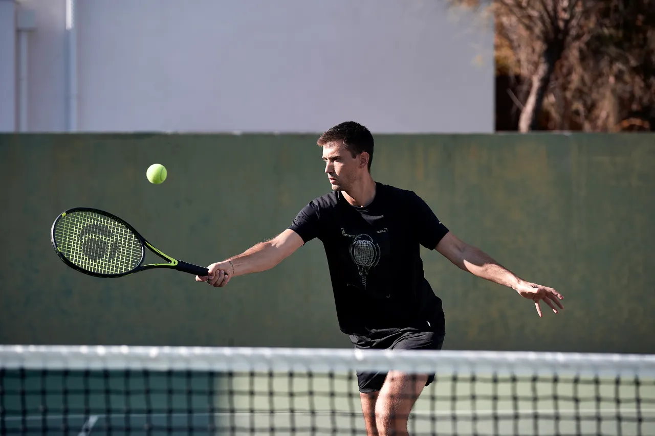 Zdjęcie Ile kosztuje tenis? Poznaj ukryte wydatki i planuj swój budżet