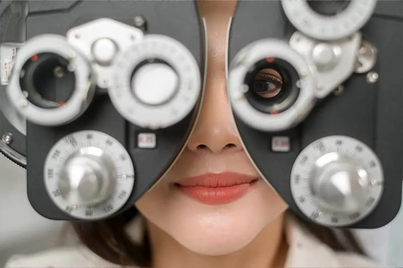 Zdjęcie Dobór okularów: okulista czy optometrysta - co wybrać dla zdrowia?