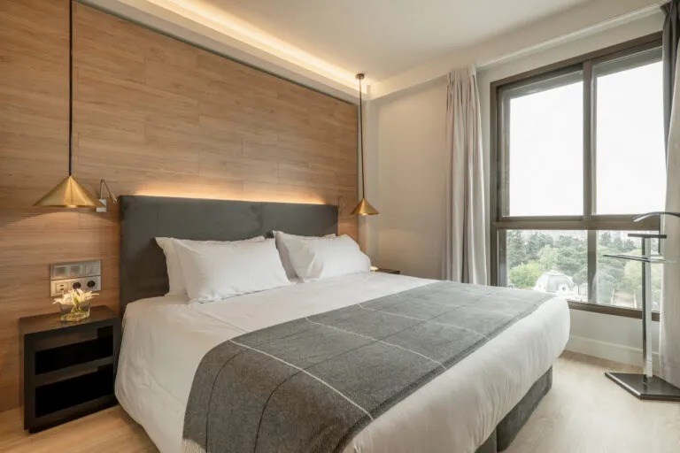 Zdjęcie Czy w hotelu trzeba pokazać dowód? Oto, co musisz wiedzieć