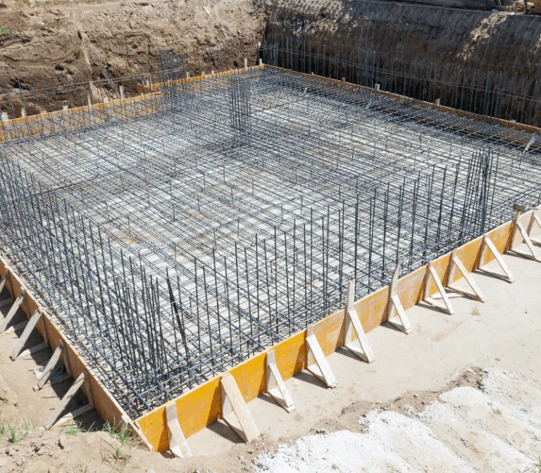 Zdjęcie Jaki beton na ławy fundamentowe, aby uniknąć problemów z fundamentami?