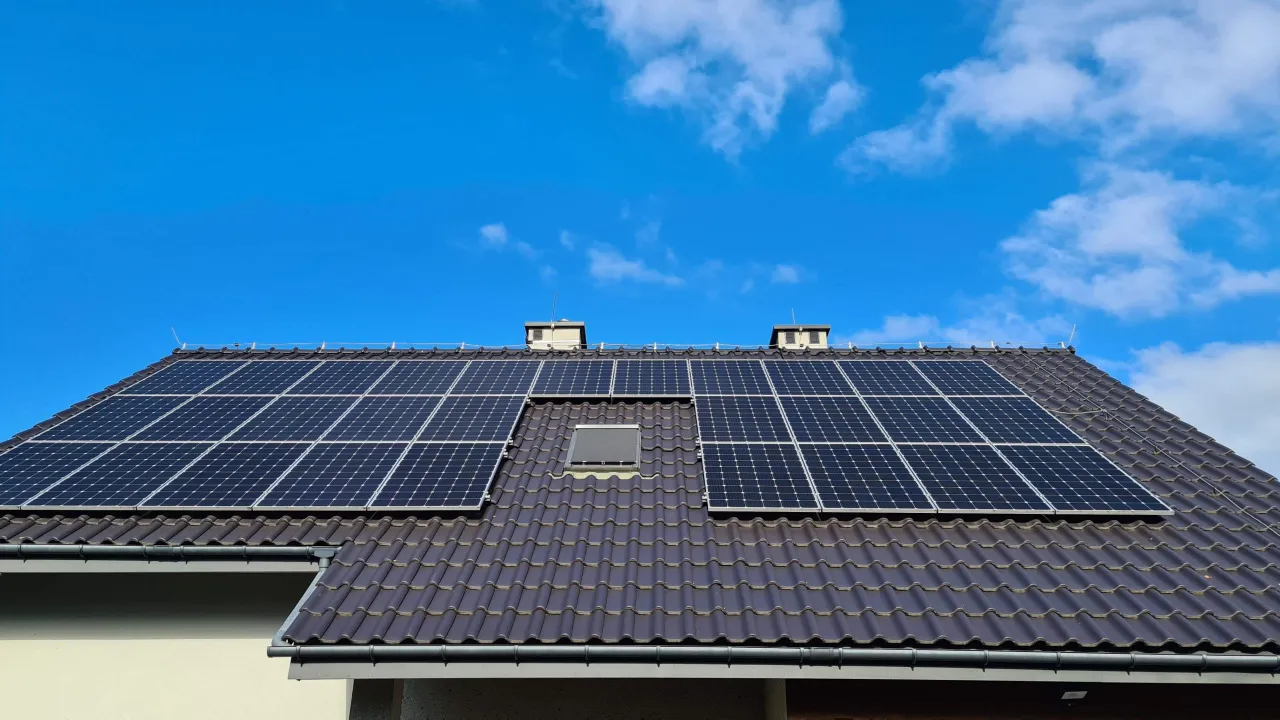 Zdjęcie Ile energii dziennie produkuje fotowoltaika 6 kW? Sprawdź, czy to się opłaca!