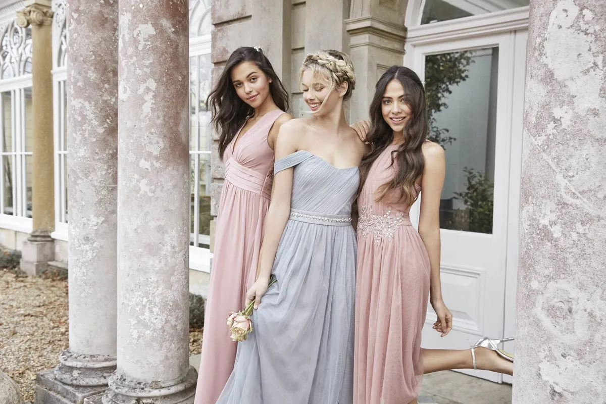 Zdjęcie Stylowe i eleganckie outfity na wesele dla kobiet bez wpadek