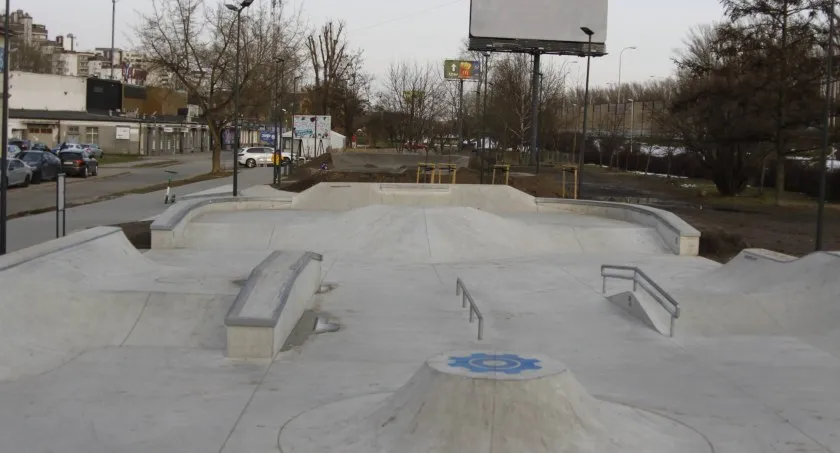 Zdjęcie Skatepark Gocław - najlepsze miejsce dla miłośników skateboardingu