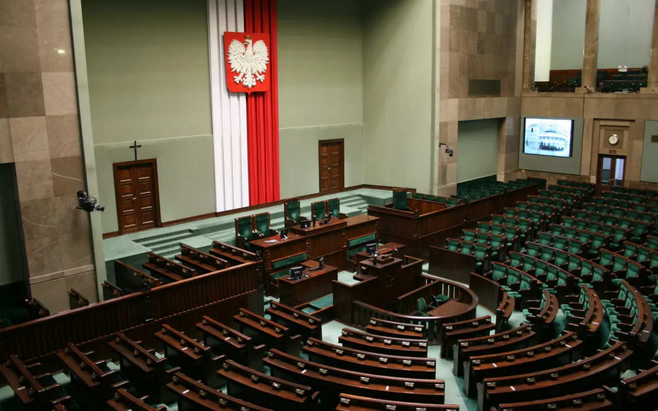 Zdjęcie Czy PiS traci poparcie? Zaskakujące wyniki najnowszych sondaży
