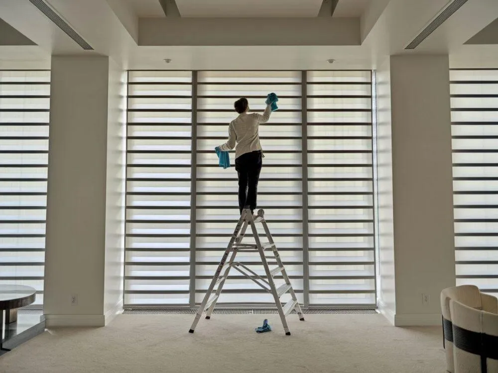 Zdjęcie Jak czyścić rolety skutecznie i uniknąć ich uszkodzenia